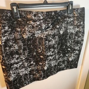 Like New- Banana Republic Elegant Black and Metallic Gray Women's Skirt Size 12